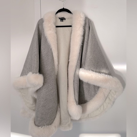 Sofia Cashmere Cashmere Cape Faux Fur trimm Classic Length heathered grey NWOT - Picture 1 of 6